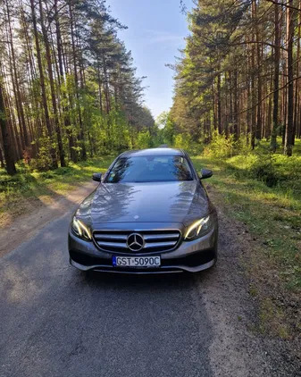 skórcz Mercedes-Benz Klasa E cena 121900 przebieg: 95000, rok produkcji 2017 z Skórcz